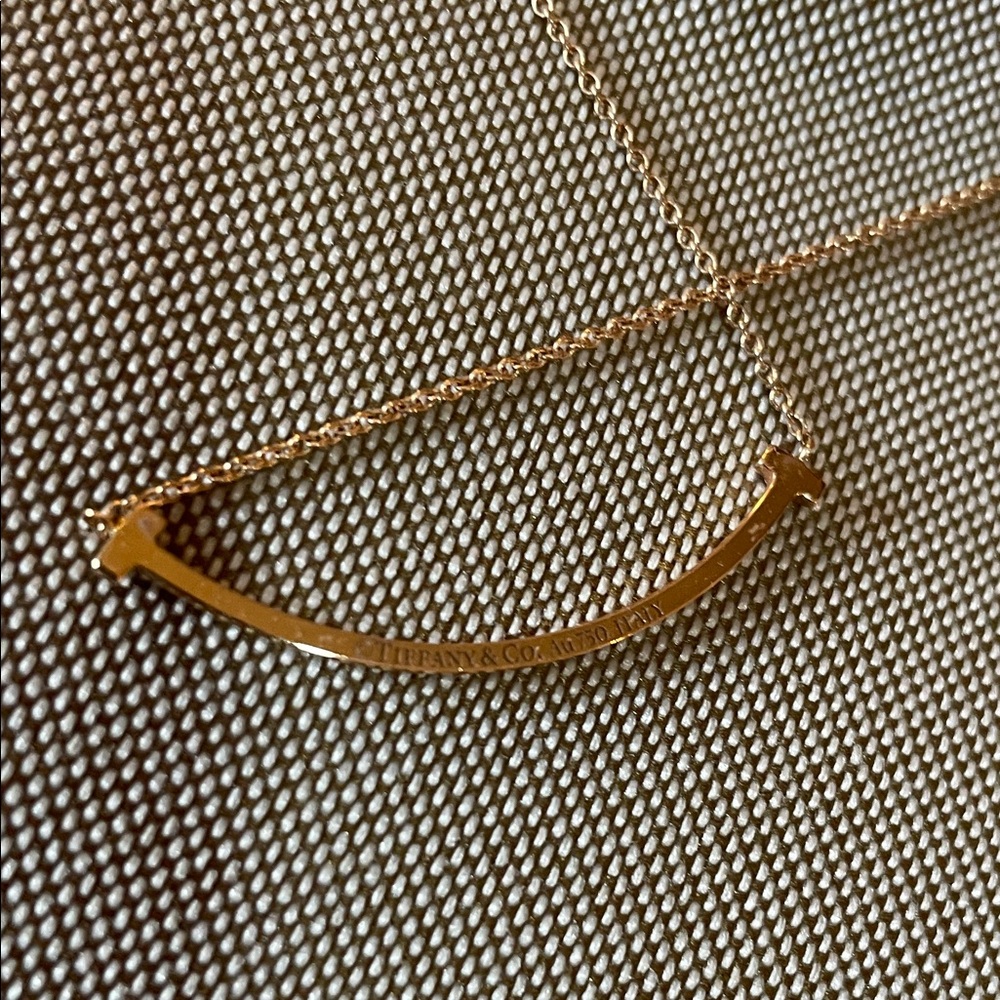 Tiffany “Small Smile” rose gold & diamond necklace. - Picture 3 of 6